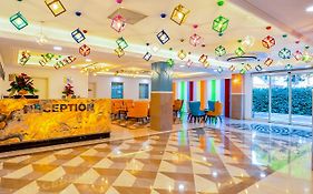 Crystal Club World Of Colours Otel